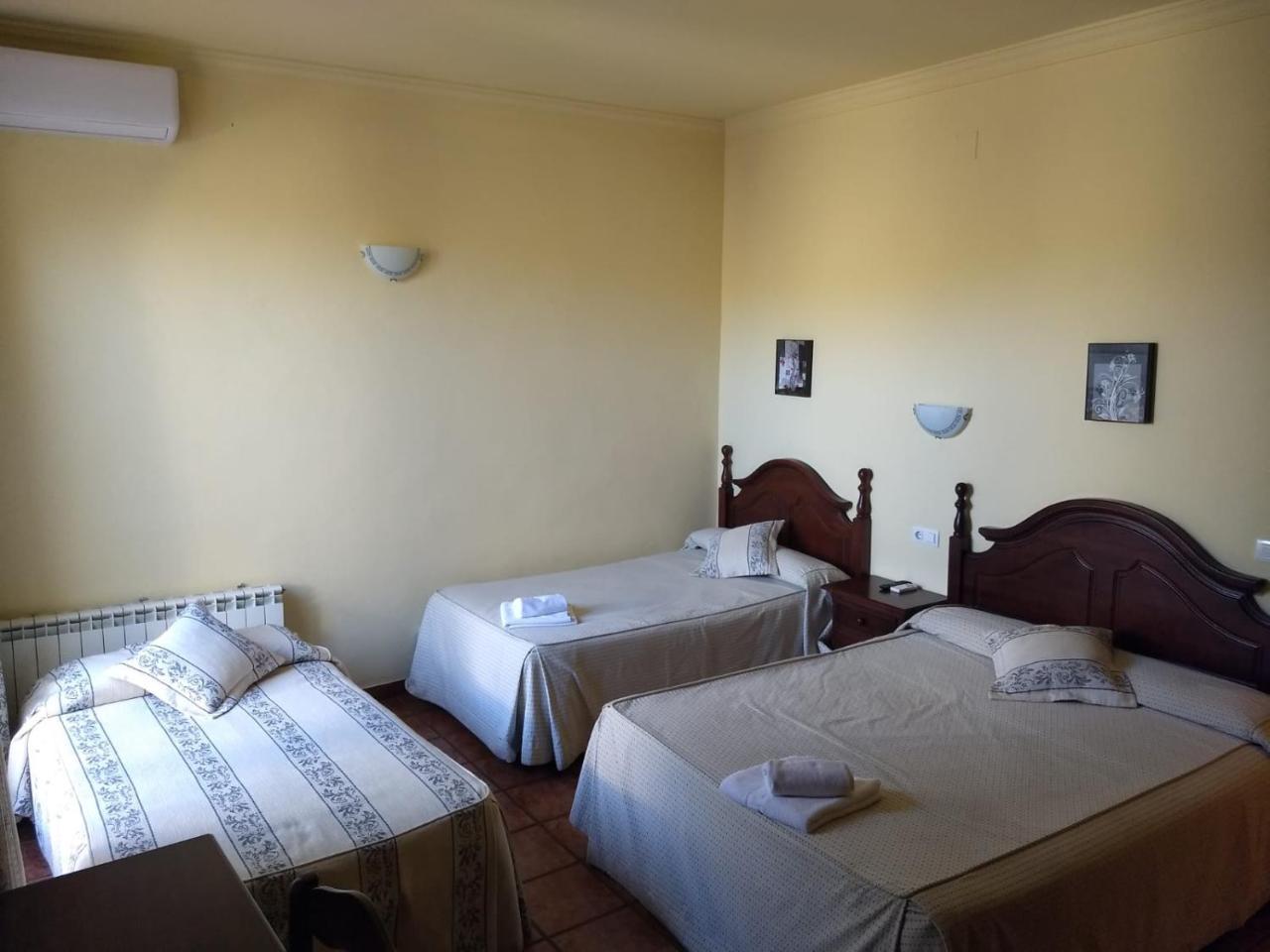 Hostal Nicol'S Hotel Luque Exterior photo